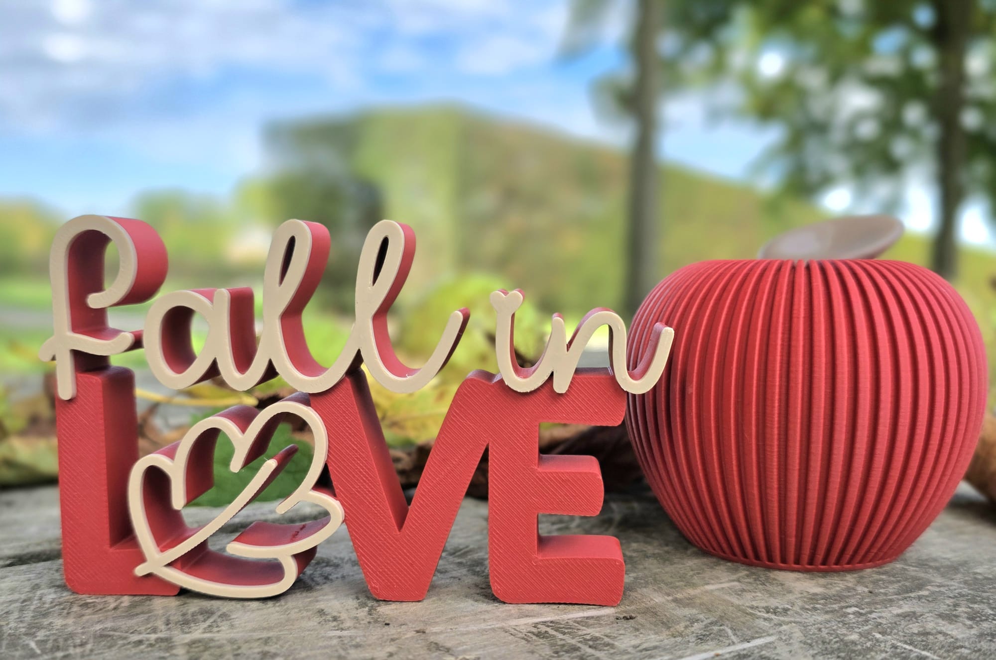 Schriftzug "Fall in love"
